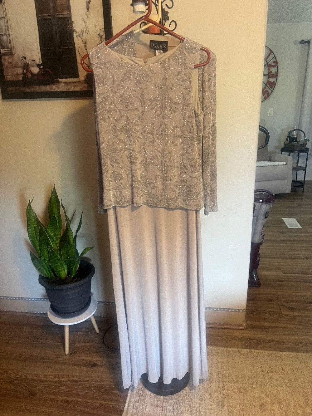 ALEX EVENINGS Stunning Gown 2 pc. Sleeveless with jacket. Mother of the Bride - Picture 6 of 10